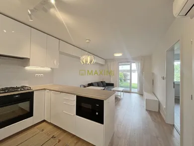 Na predaj dom v Láb · €235 000 · Pôvodný stav