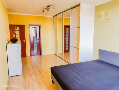 Na prenájom 2-izbový byt, 62 m², Bratislava-Ružinov, Ružová dolina