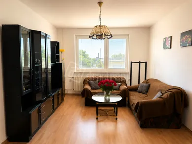 Na prenájom 3-izbový byt, 64 m², Šaľa, Hlavná