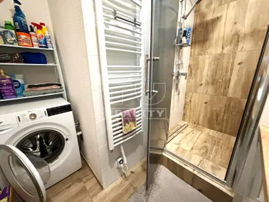 Na predaj 3-izbový byt, 80 m², Prievidza