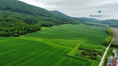Na predaj pozemok, Buková