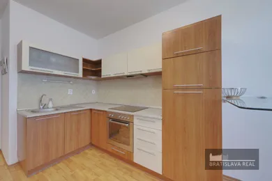 Na prenájom 1-izbový byt, 43 m², Bratislava-Podunajské Biskupice