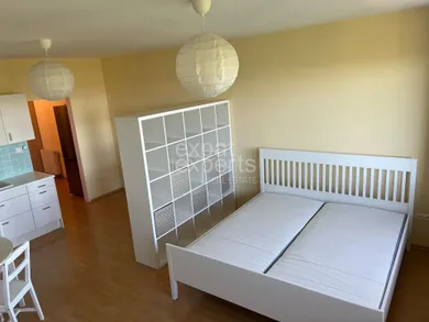 Na prenájom 1-izbový byt, 45 m², Bratislava-Petržalka, Vyšehradská