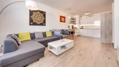 Na predaj 2-izbový byt, 65 m², Bratislava-Petržalka, Béžová