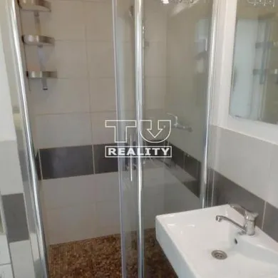 Na predaj 2-izbový byt, 52 m², Nová Dubnica