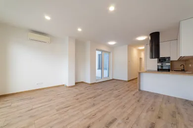 Na prenájom 4-izbový dom, 80 m², Tomášov, Veterná