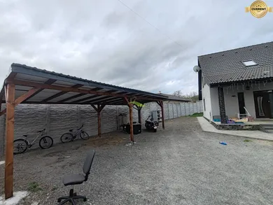 Na predaj 7-izbový dom, 290 m², Vechec