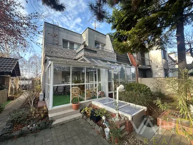 Domy na sprzedaż, 4-pokojowe, Trnava · €419 000