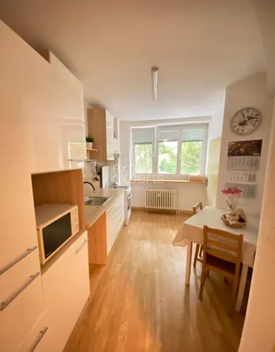 Na prenájom 3-izbový byt, 67 m², Bratislava-Staré Mesto