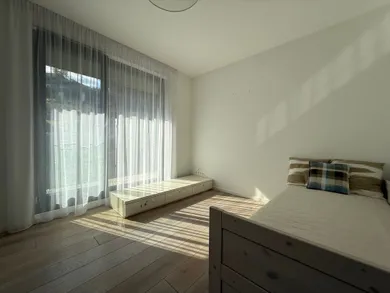 Na predaj 4-izbový byt, 117 m², Bratislava-Nové Mesto, Jeséniova