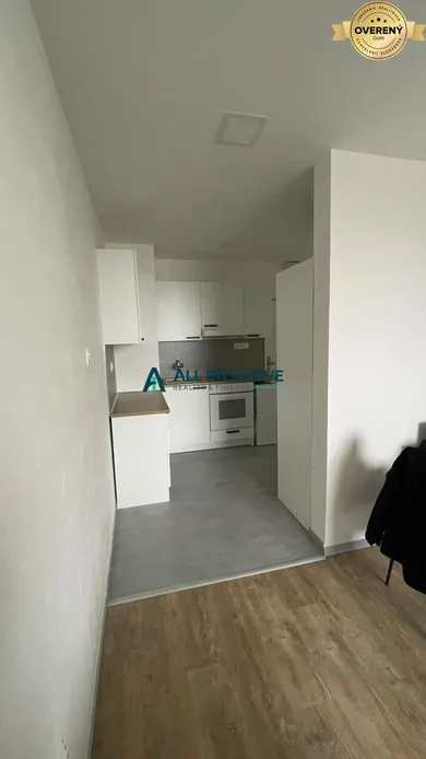 Na prenájom 1-izbový byt, 42 m², Bratislava-Vrakuňa, Stavbárska