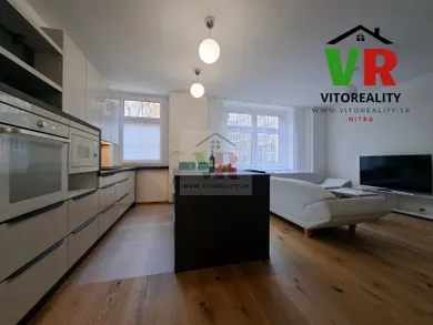 Na prenájom 3-izbový byt, 90 m², Nitra, Krátka