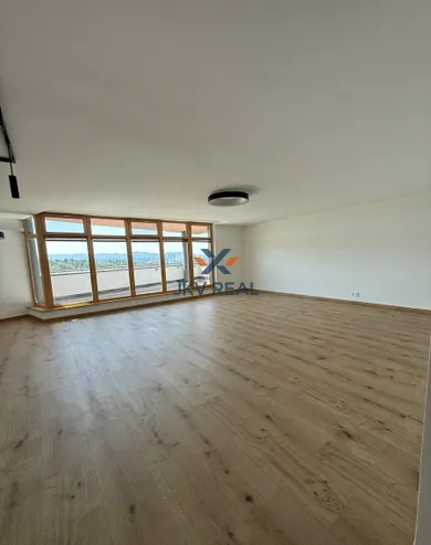 Mieszkania na sprzedaż, 4-pokojowe, Žilina · €463 500