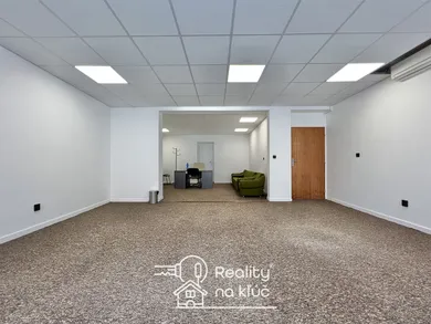 Na prenájom komerčné, 56 m², Nové Zámky, Hlavné Námestie