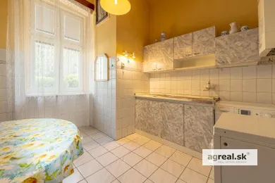 Na predaj 2-izbový byt, 72 m², Bratislava-Staré Mesto, Šancová