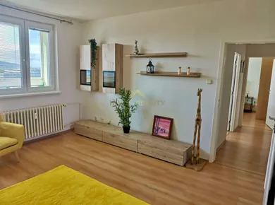 Na prenájom 3-izbový byt, 68 m², Bratislava-Nové Mesto, Rozvodná
