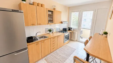Na predaj 3-izbový byt, 75 m², Bratislava-Petržalka, Romanova