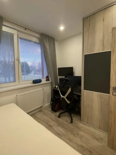 Na predaj 3-izbový byt, 66 m², Bratislava-Petržalka, Smolenická