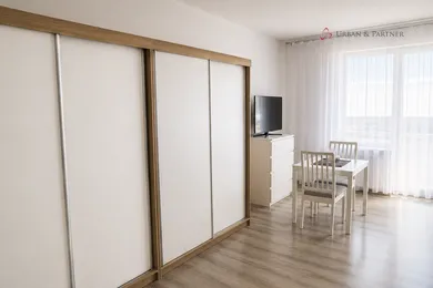 Na predaj 1-izbový byt, 37 m², Bratislava-Staré Mesto, Benediktiho