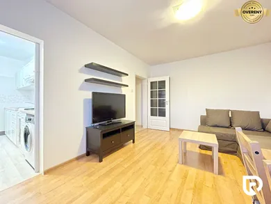 Na prenájom 2-izbový byt, 52 m², Bratislava-Dúbravka, Pekníkova
