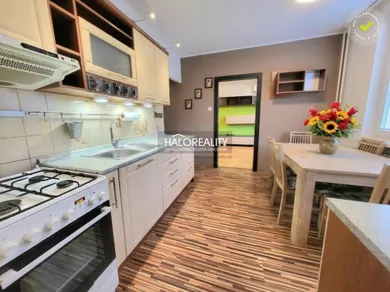 Na predaj 4-izbový byt, 91 m², Partizánske, Malá Okružná