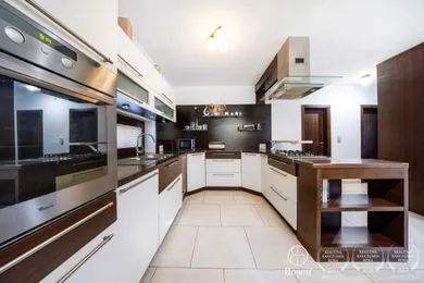 Na predaj 5-izbový dom, 141 m², Veľký Biel, Malobielska