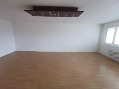 Na prenájom 2-izbový byt, 84 m², Bratislava-Petržalka, Vranovská