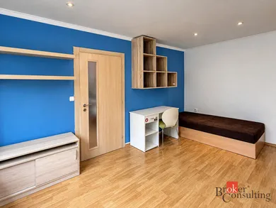 Na prenájom 1-izbový byt, 38 m², Banská Bystrica, Tulská