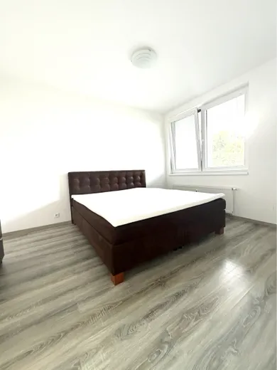 Na prenájom 2-izbový byt, 53 m², Trnava, Východná