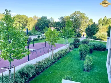Na predaj komerčné, 118 m², Bratislava-Nové Mesto, Račianska
