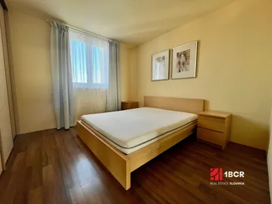 Na prenájom 2-izbový byt, 63 m², Bratislava-Nové Mesto, Vajnorská