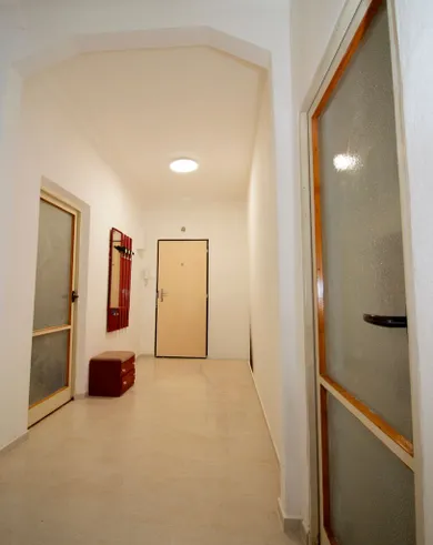 Na prenájom 3-izbový byt, 68 m², Bratislava-Ružinov, Radarová