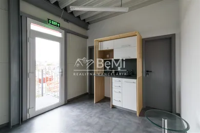 Na prenájom komerčné, 12 m², Nitra, Novozámocká