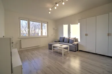 Na prenájom 3-izbový byt, 70 m², Bratislava-Petržalka, Macharova