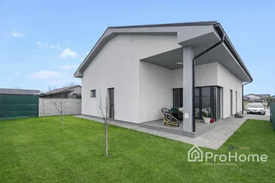 Domy na sprzedaż, 4-pokojowe, Slovenský Grob · €475 000
