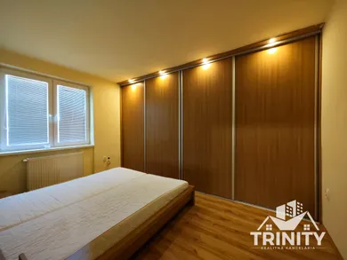 Na prenájom 3-izbový byt, 72 m², Nové Zámky, JUH
