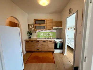 Na prenájom 2-izbový byt, 36 m², Považská Bystrica, Stred