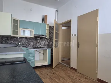Na predaj 2-izbový byt, 72 m², Trenčín, M.R. Štefánika