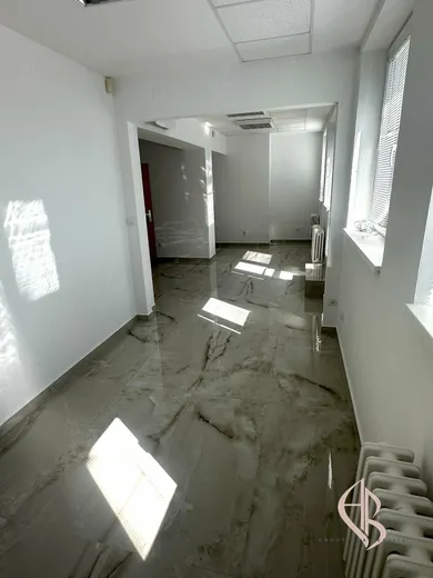 Na prenájom komerčné, 38 m², Banská Bystrica, Komenského