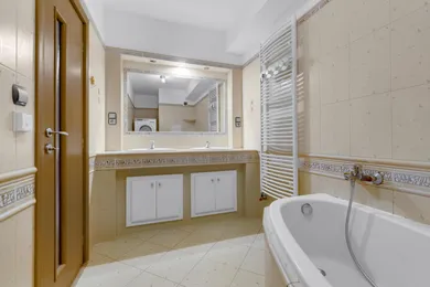 Na predaj 5-izbový byt, 143 m², Bratislava-Podunajské Biskupice