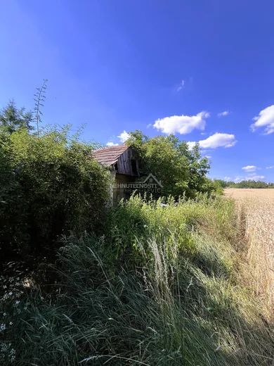 Na predaj pozemok v Levice · €33 000 · Pôvodný stav