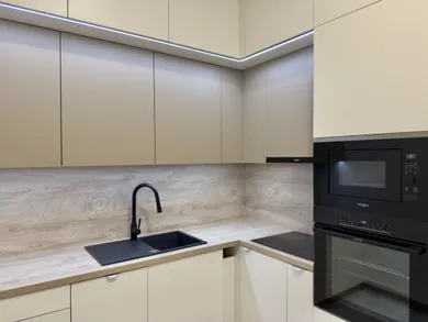 Na prenájom 3-izbový byt, 78 m², Bratislava-Staré Mesto, Zochova