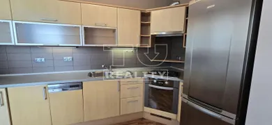 Na predaj 3-izbový byt, 98 m², Banská Bystrica