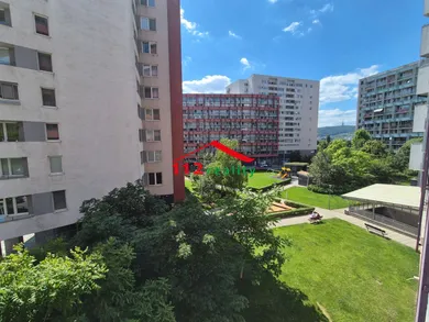 Na predaj 2-izbový byt, 89 m², Bratislava-Nové Mesto, Tomášikova