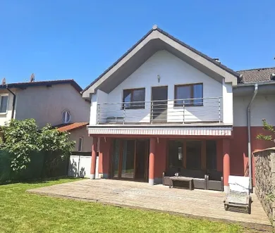 Domy na predaj 5-izbový, Rovinka · €359 900