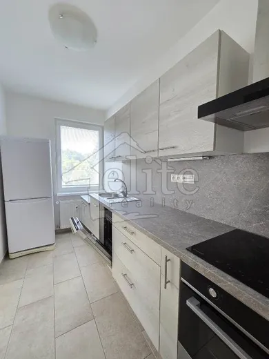 Na prenájom 3-izbový byt, 70 m², Považská Bystrica, Lánska