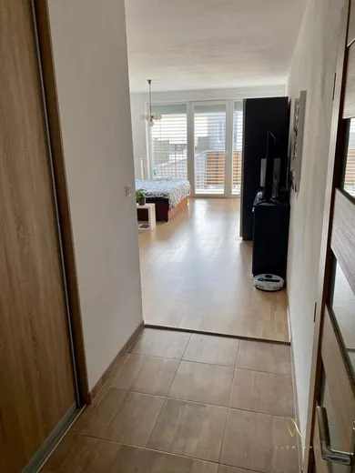 Na prenájom 1-izbový byt, 40 m², Bratislava-Ružinov, Križovatkách