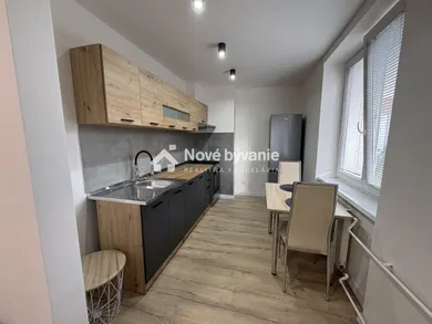 Na prenájom 2-izbový byt, 52 m², Humenné, Duchnovičova