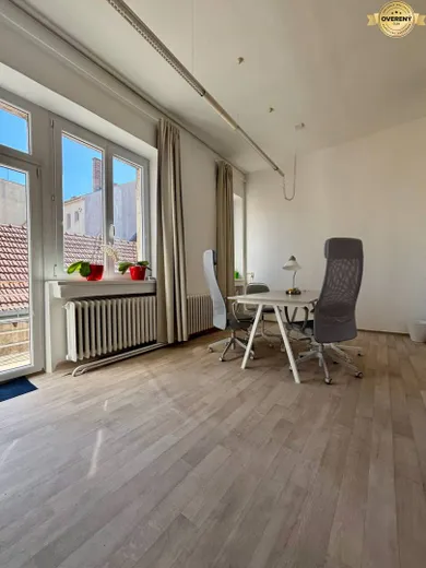 Na prenájom komerčné, 37 m², Trnava, Ulica Hlavná