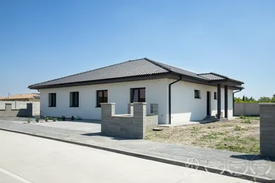 Na predaj 4-izbový dom, 106 m², Veľké Dvorníky